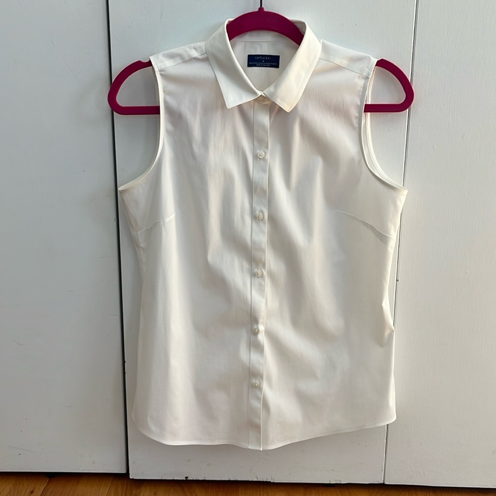 UntuckIt Women’s Sleeveless Button Up